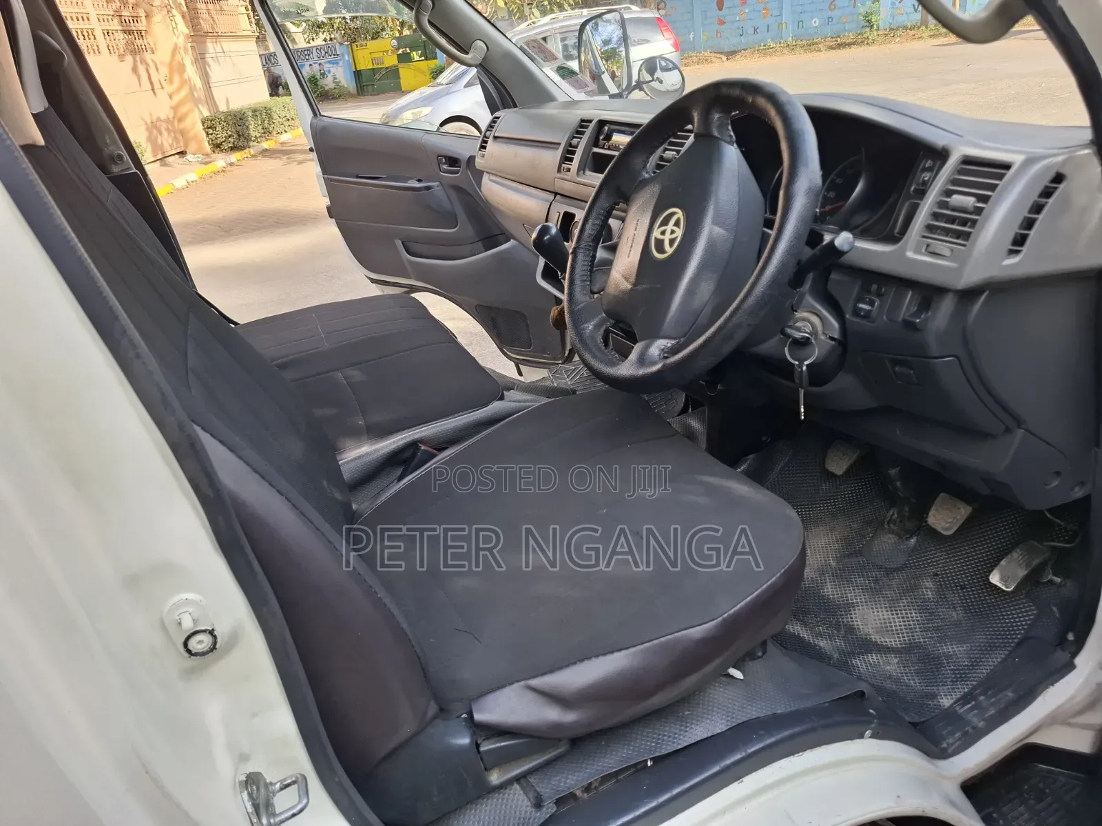 Toyota HiAce 2011 White