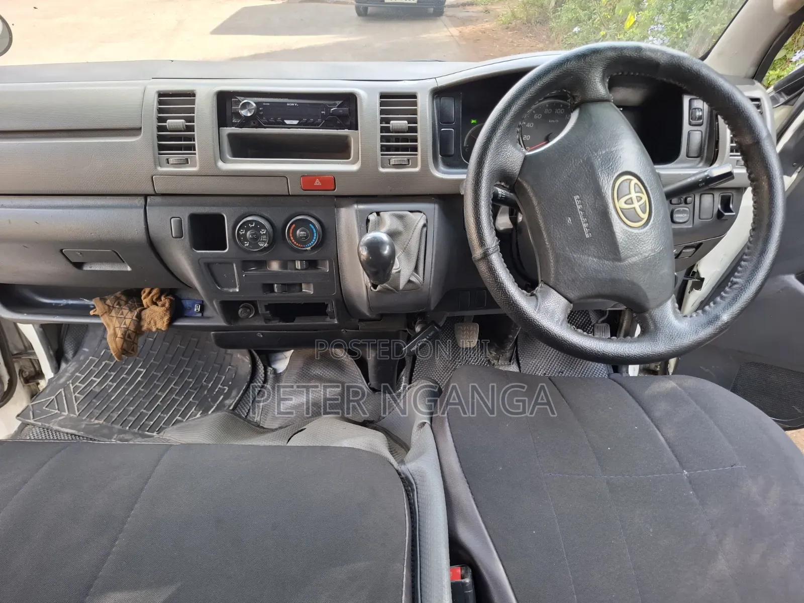 Toyota HiAce 2011 White
