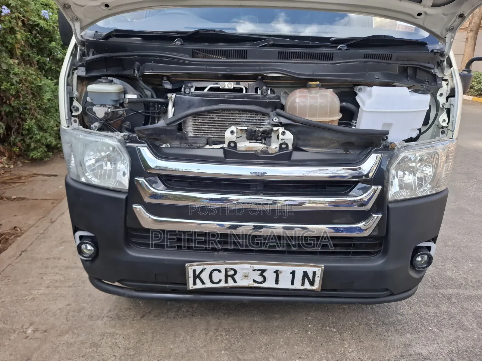 Toyota HiAce 2011 White