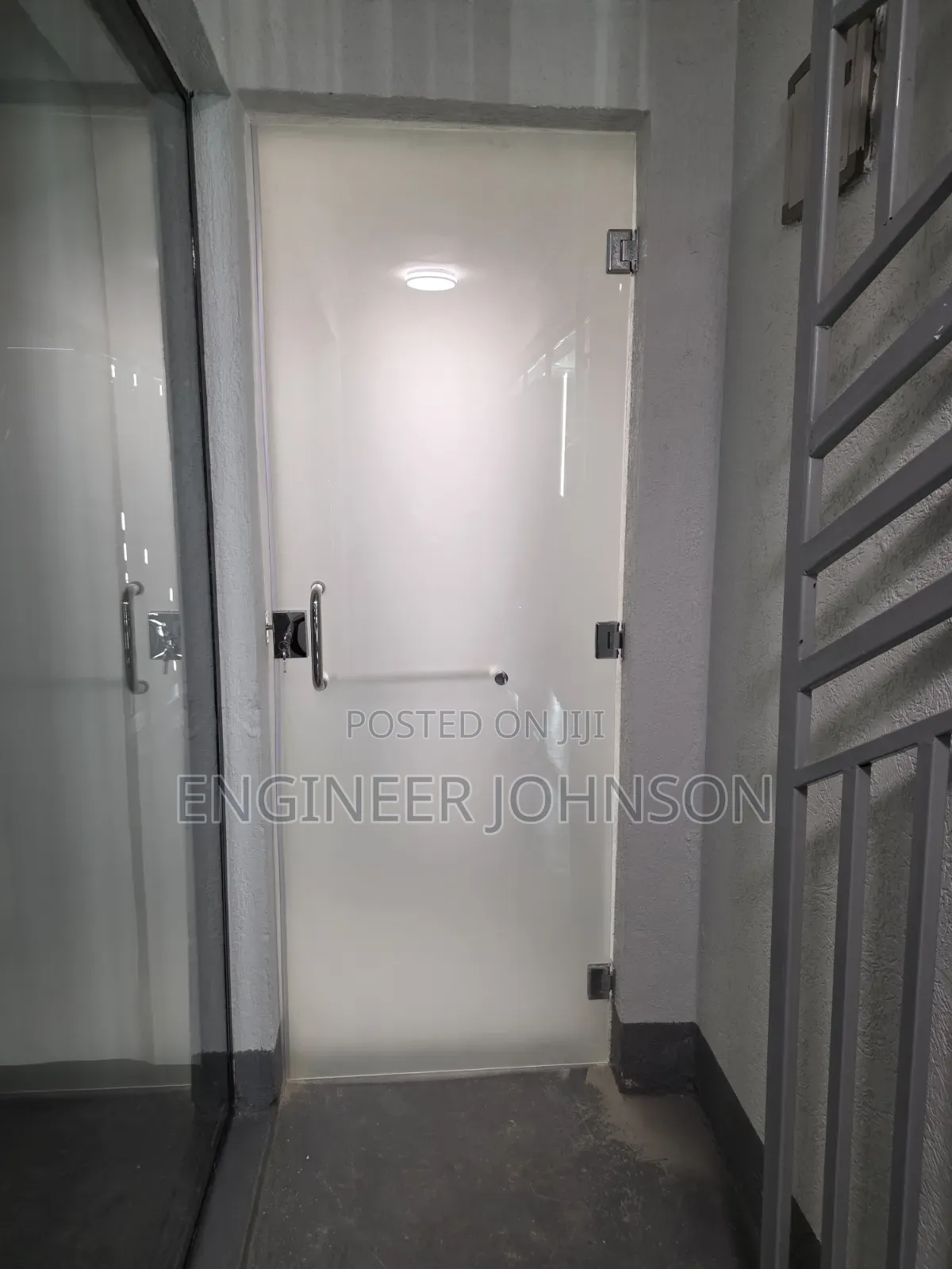 Frameless Door