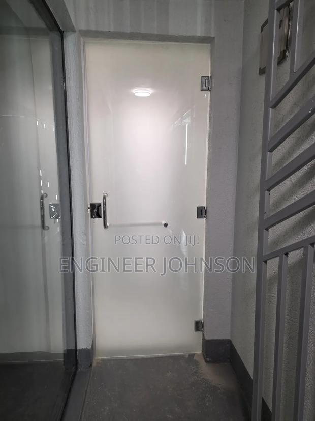 Frameless Door