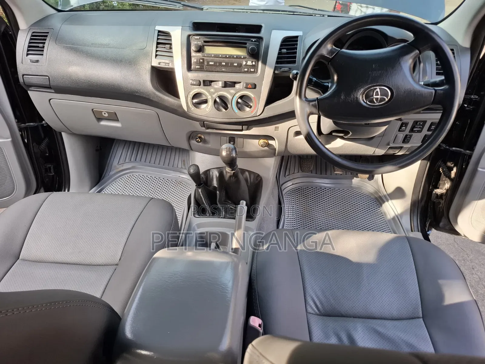 Toyota Hilux 2010 Black