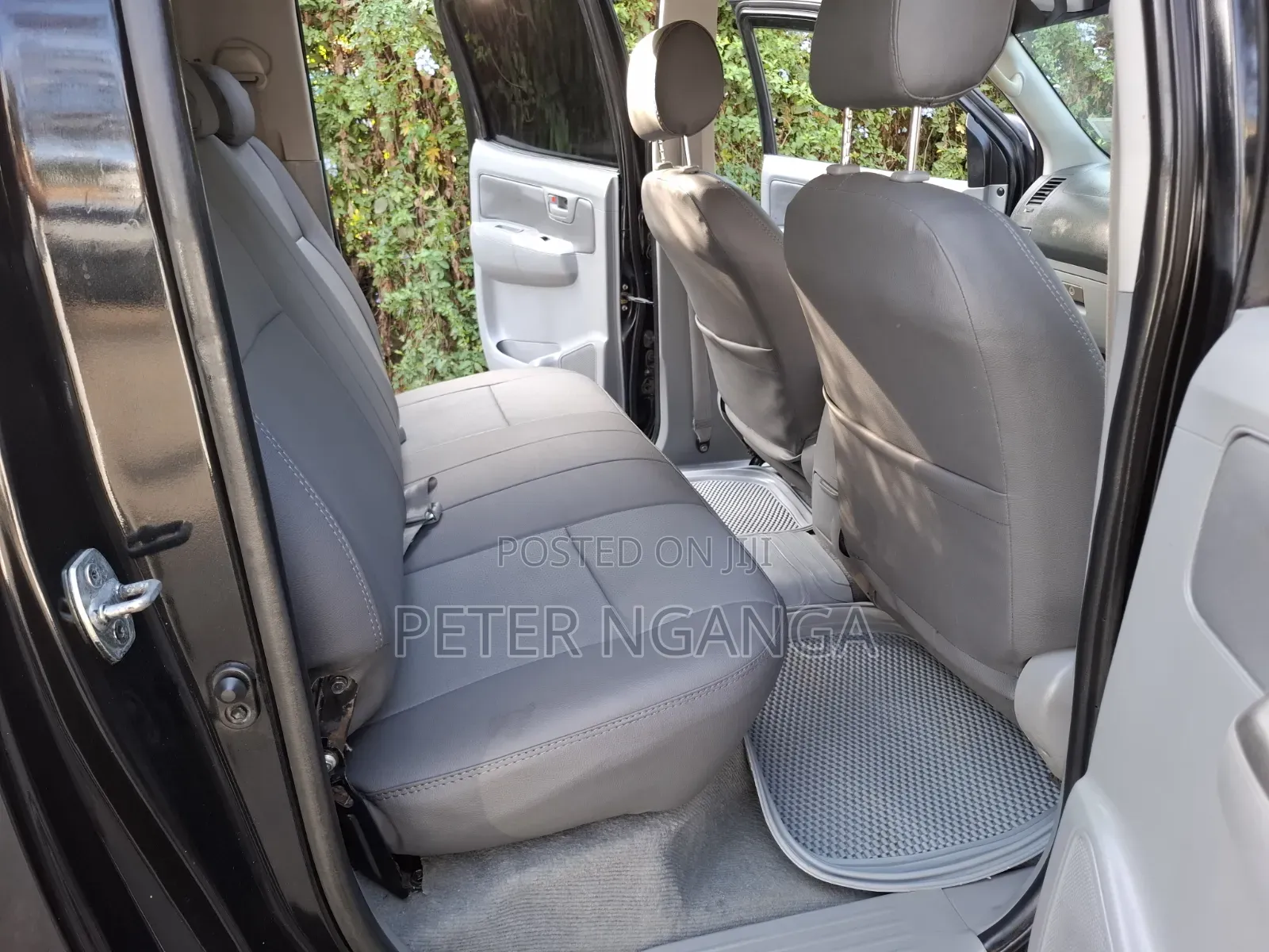 Toyota Hilux 2010 Black