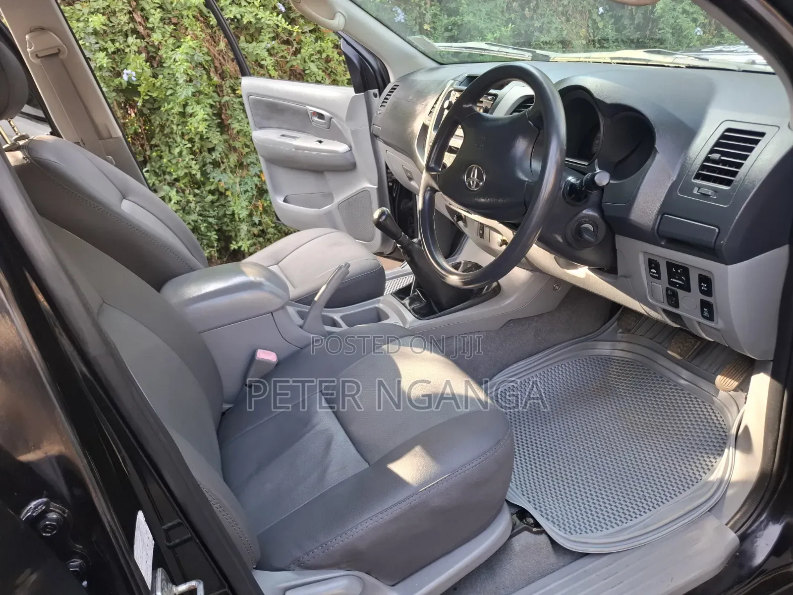Toyota Hilux 2010 Black