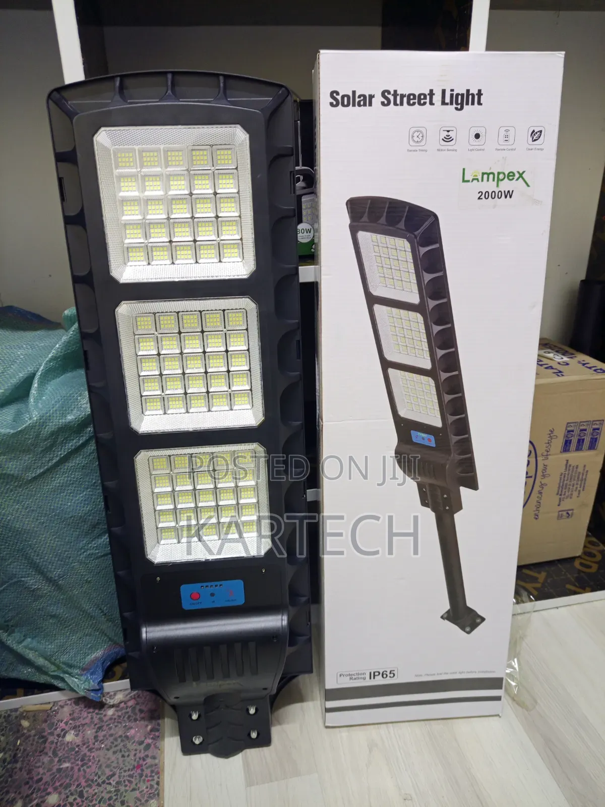 Lampex 2000W Solar-Powered Street Lamp