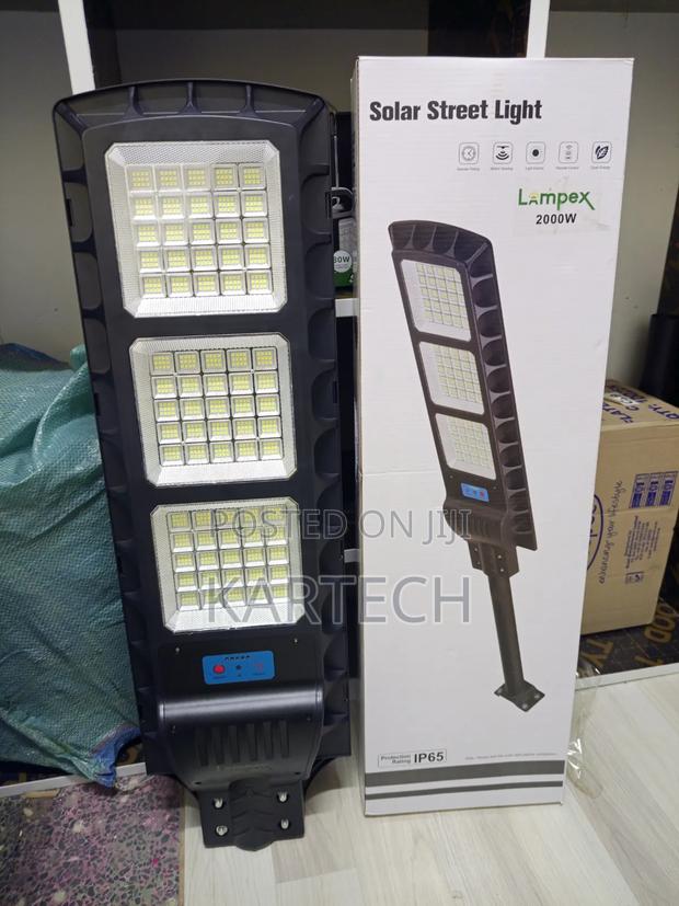 Lampex 2000W Solar-Powered Street Lamp