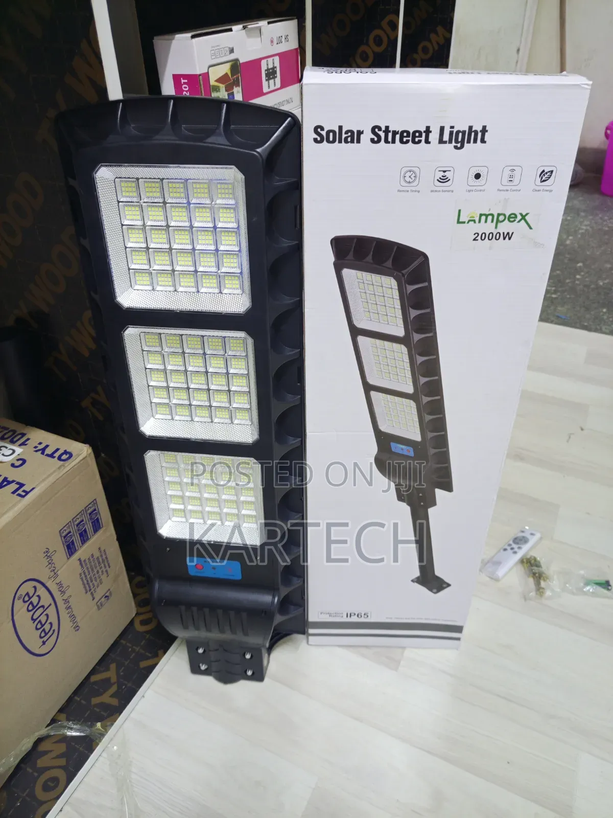 Lampex 2000W Solar-Powered Street Lamp