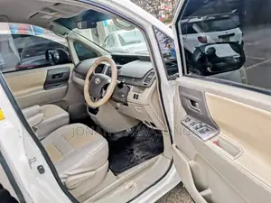 Toyota Noah 2.0 158hp FWD (7 Seater) 2012 White