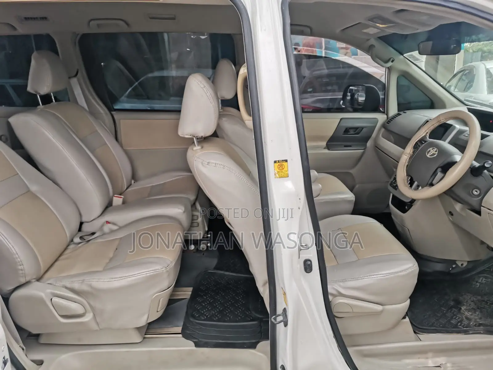 Toyota Noah 2.0 158hp FWD (7 Seater) 2012 White