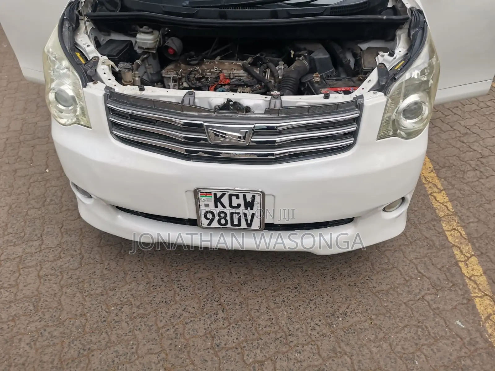 Toyota Noah 2.0 158hp FWD (7 Seater) 2012 White