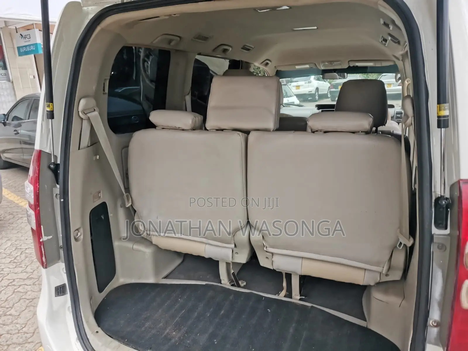 Toyota Noah 2.0 158hp FWD (7 Seater) 2012 White