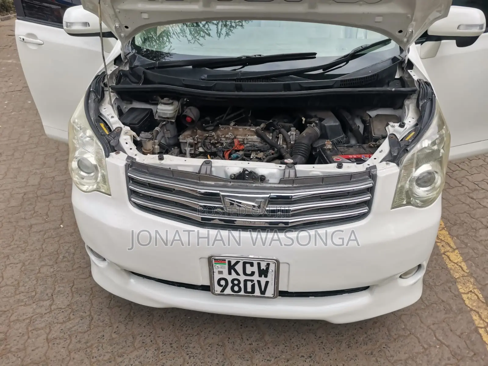 Toyota Noah 2.0 158hp FWD (7 Seater) 2012 White