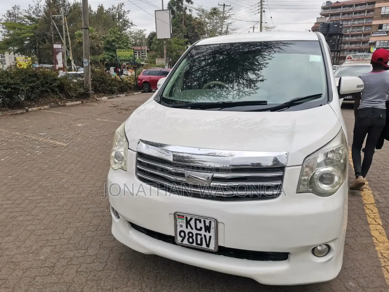 Toyota Noah 2.0 158hp FWD (7 Seater) 2012 White