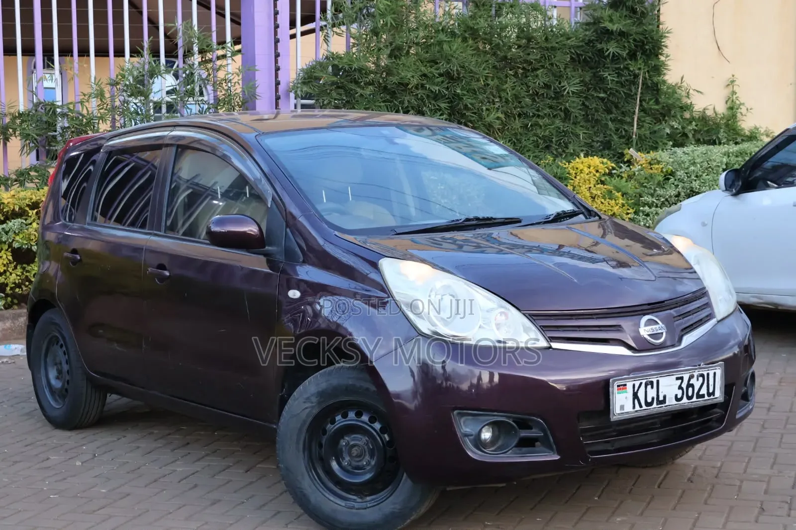 Nissan Note 2010 Maroon