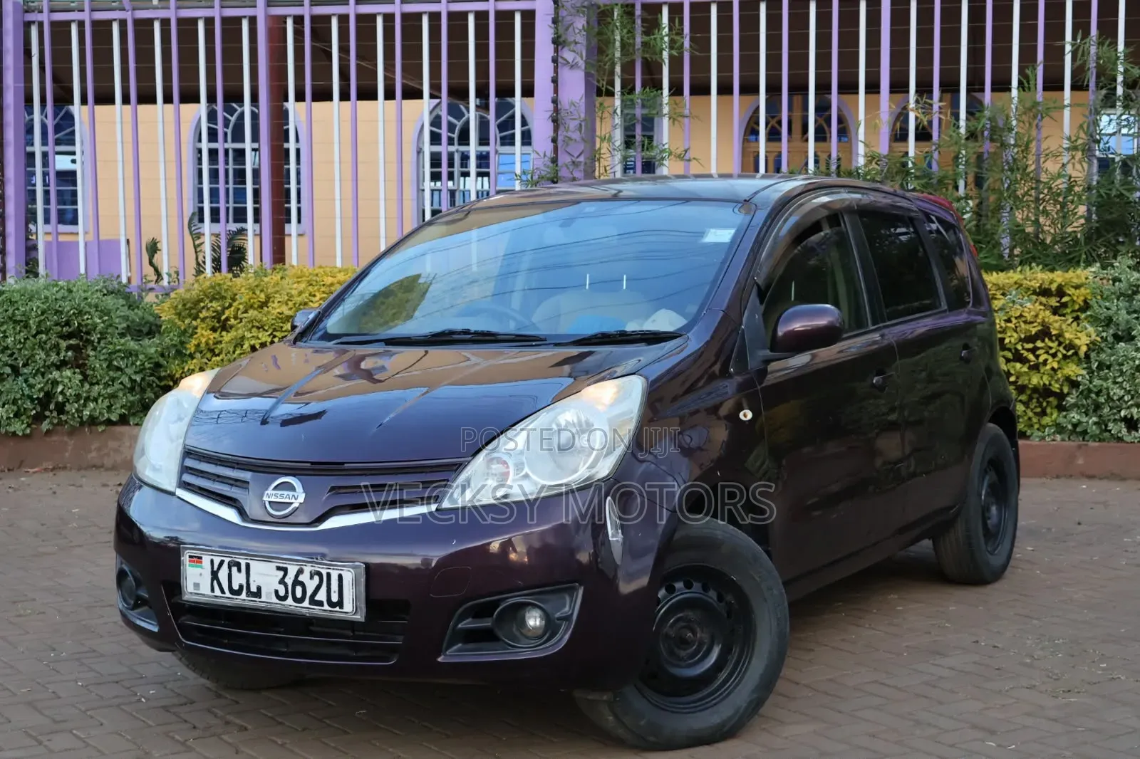 Nissan Note 2010 Maroon
