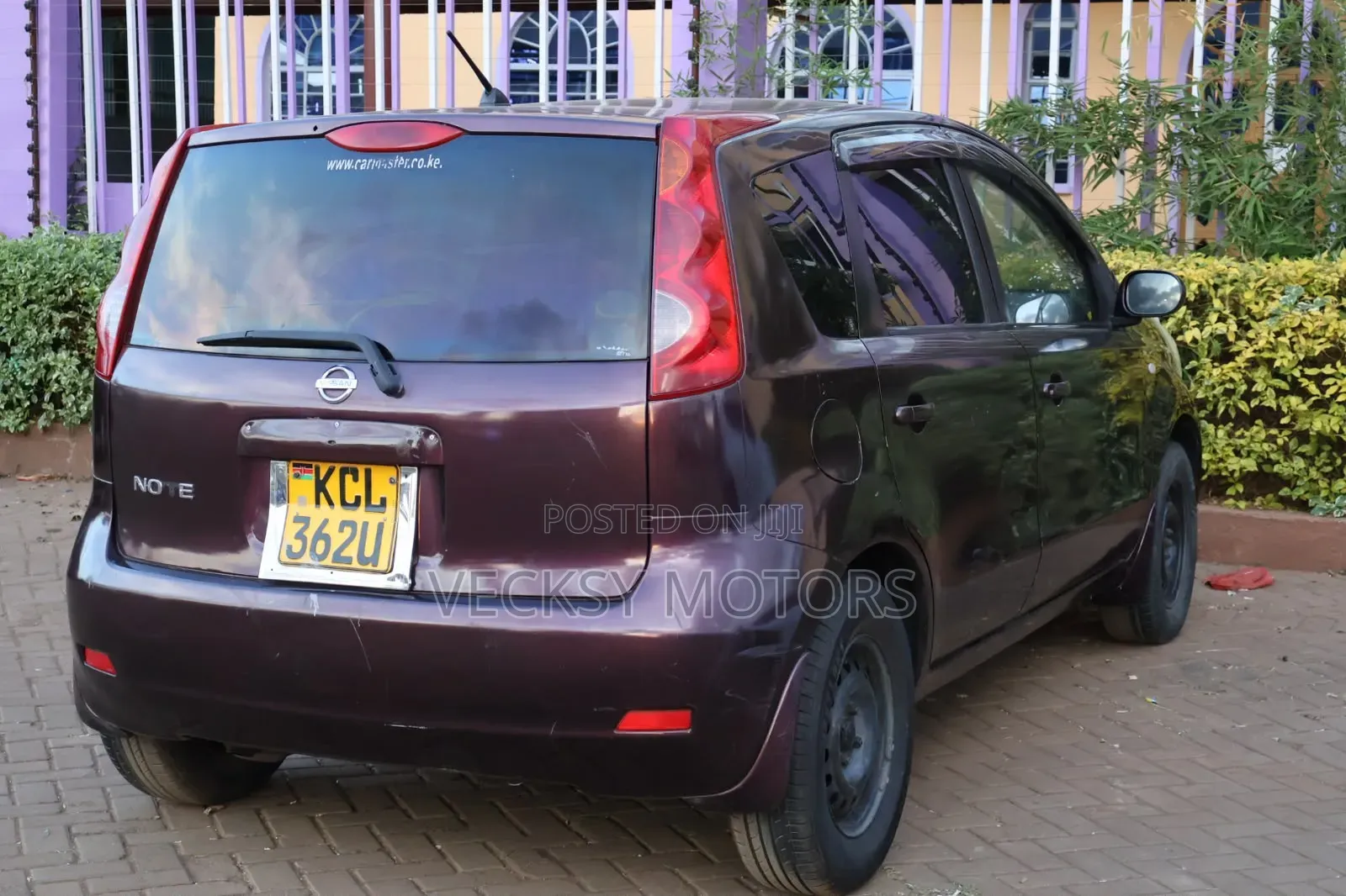 Nissan Note 2010 Maroon