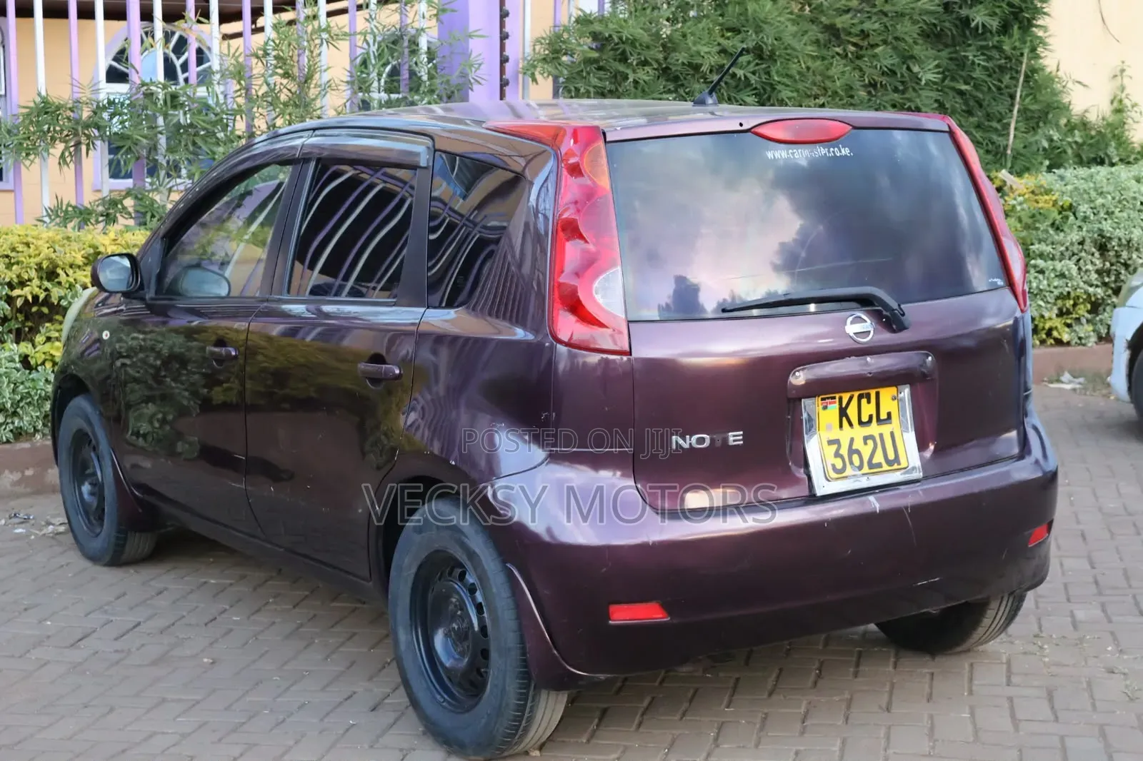 Nissan Note 2010 Maroon