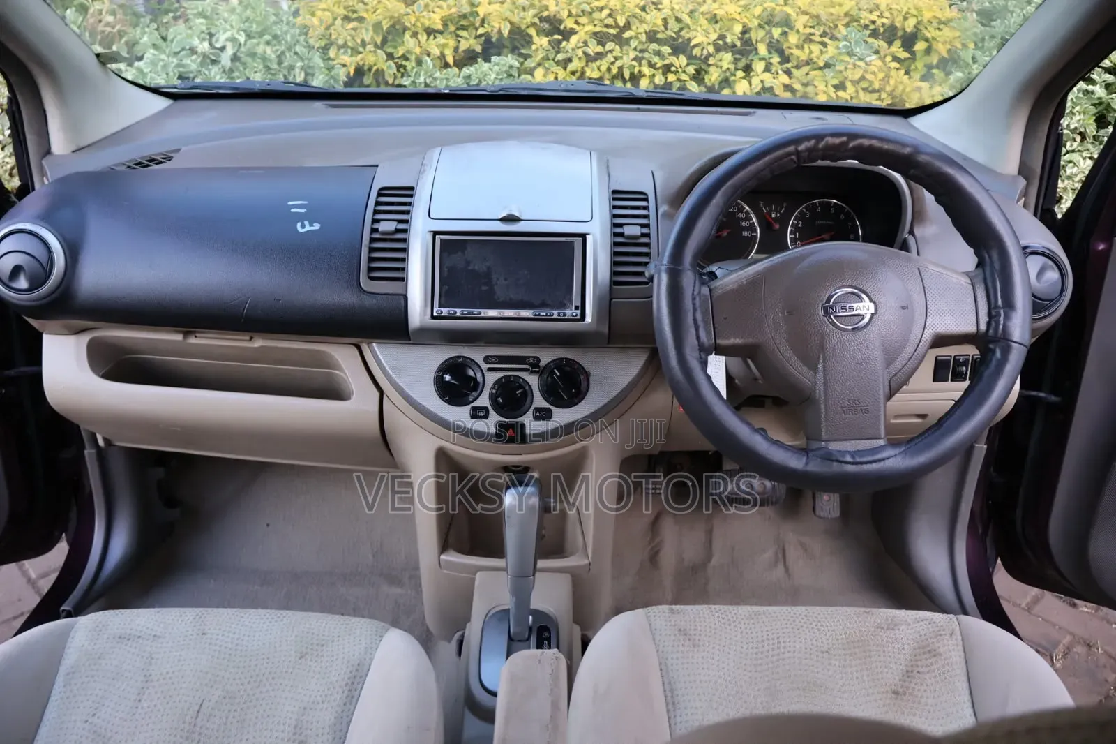 Nissan Note 2010 Maroon