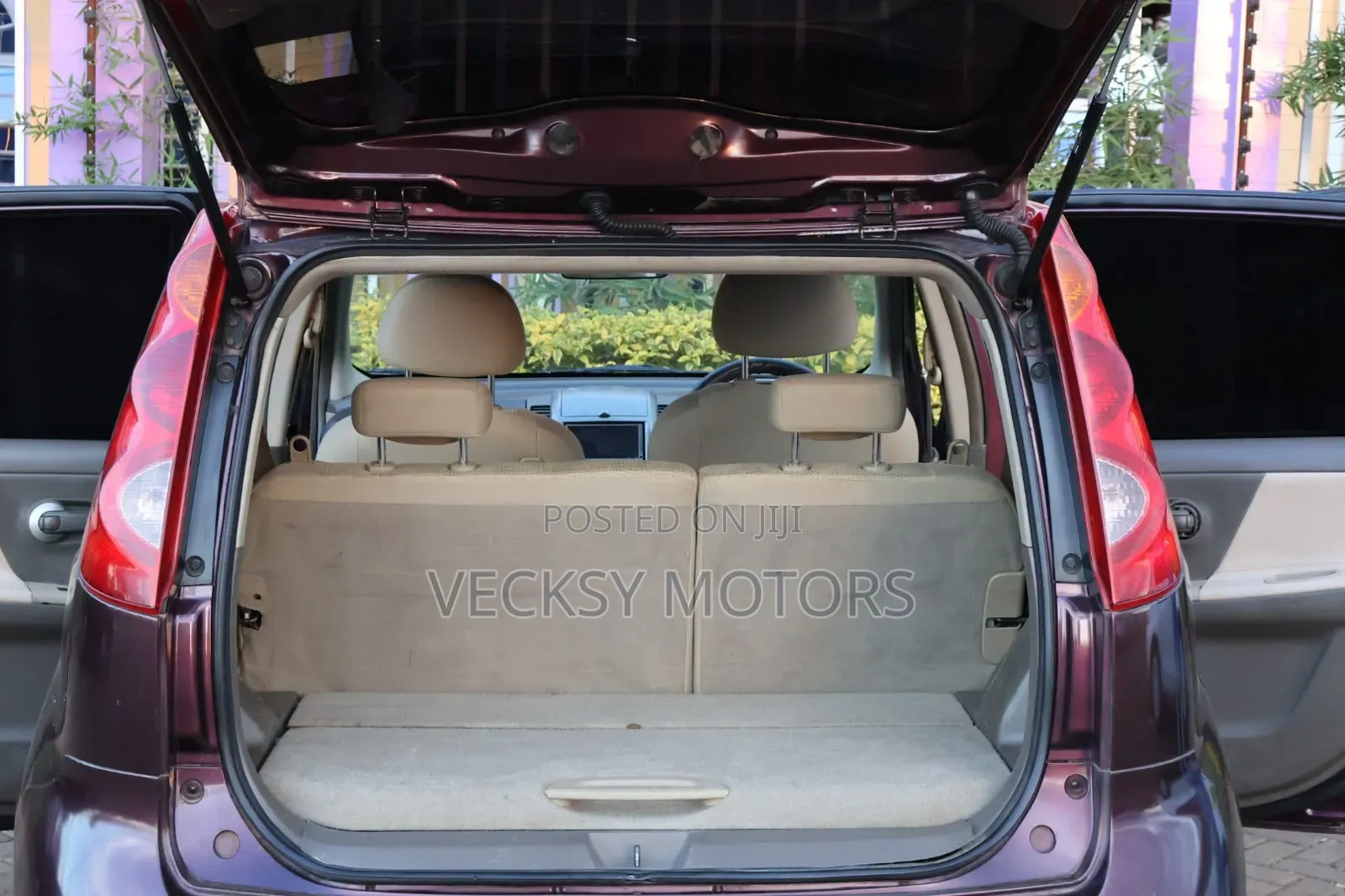 Nissan Note 2010 Maroon