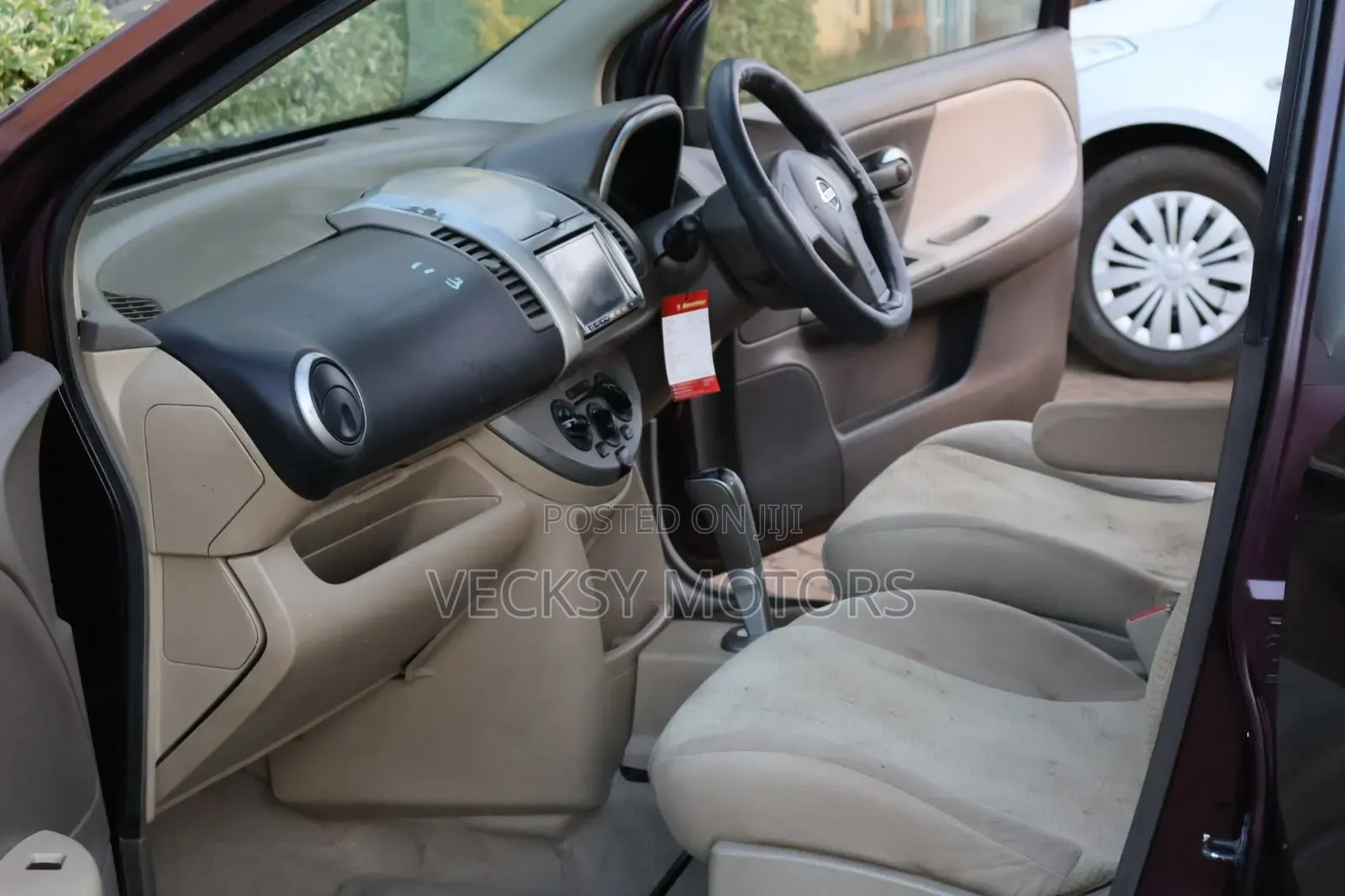 Nissan Note 2010 Maroon