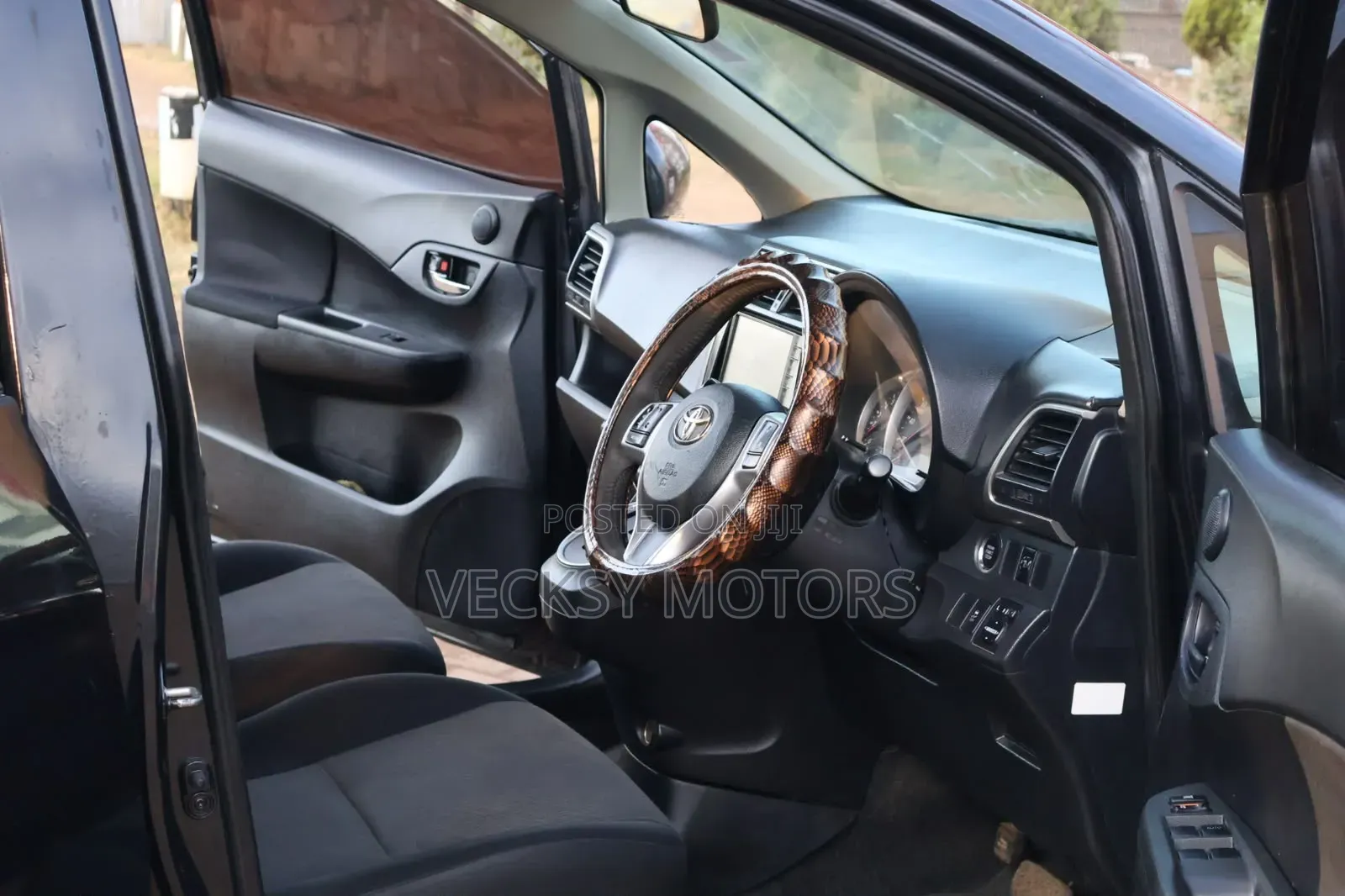 Nissan Note 2010 Maroon