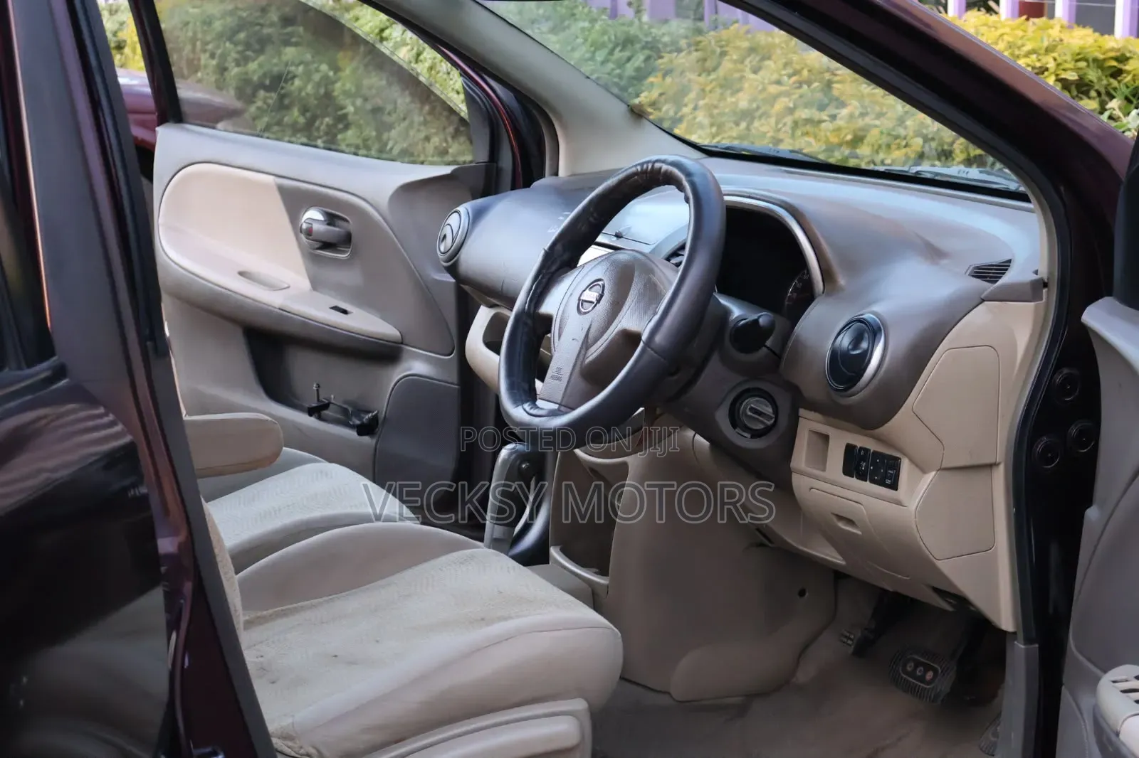 Nissan Note 2010 Maroon