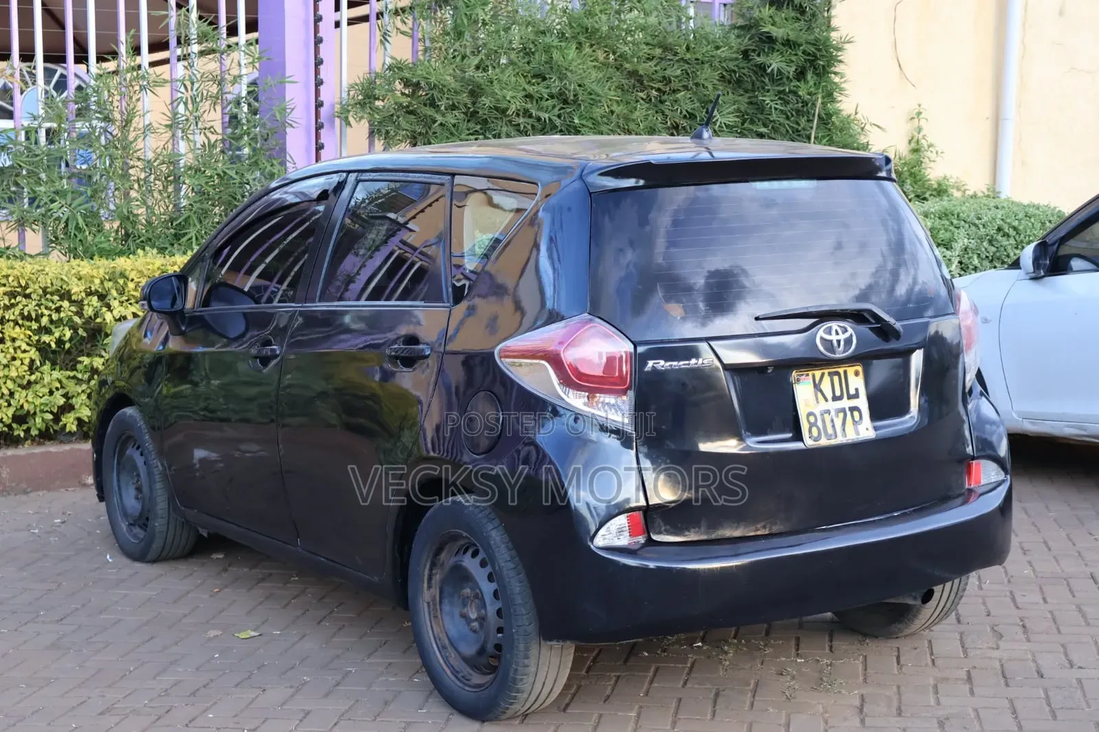 Toyota Ractis 2016 Black