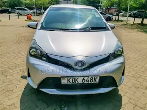 Toyota Vitz 1.3 FWD 5dr 2015 Silver