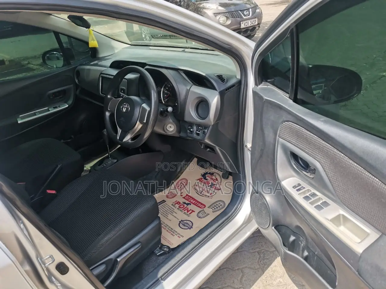 Toyota Vitz 1.3 FWD 5dr 2015 Silver