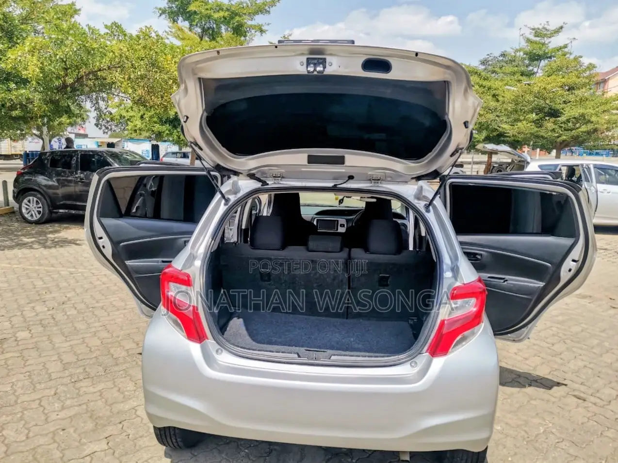 Toyota Vitz 1.3 FWD 5dr 2015 Silver