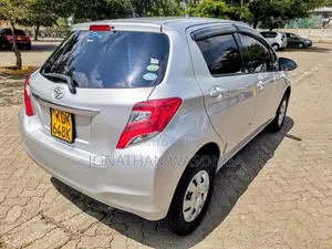 Toyota Vitz 1.3 FWD 5dr 2015 Silver