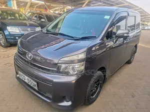 Toyota Noah 2.0 143hp FWD (7 Seater) 2012 Gray