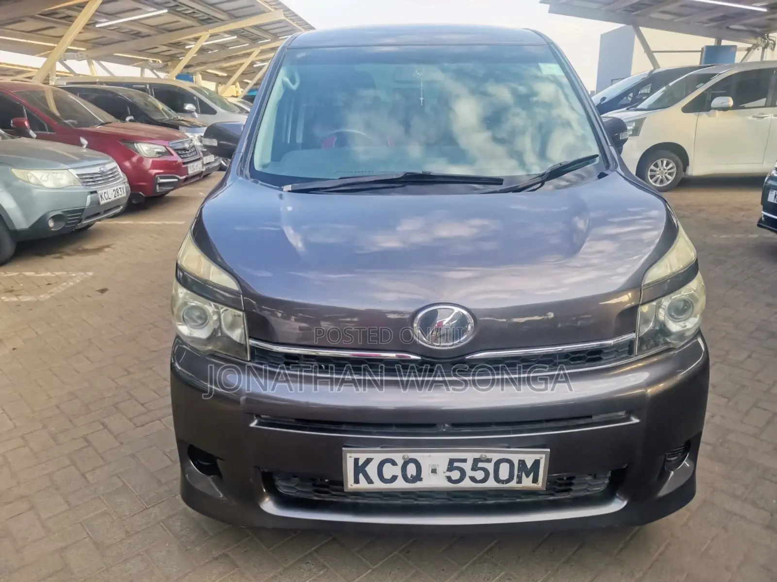 Toyota Noah 2.0 143hp FWD (7 Seater) 2012 Gray