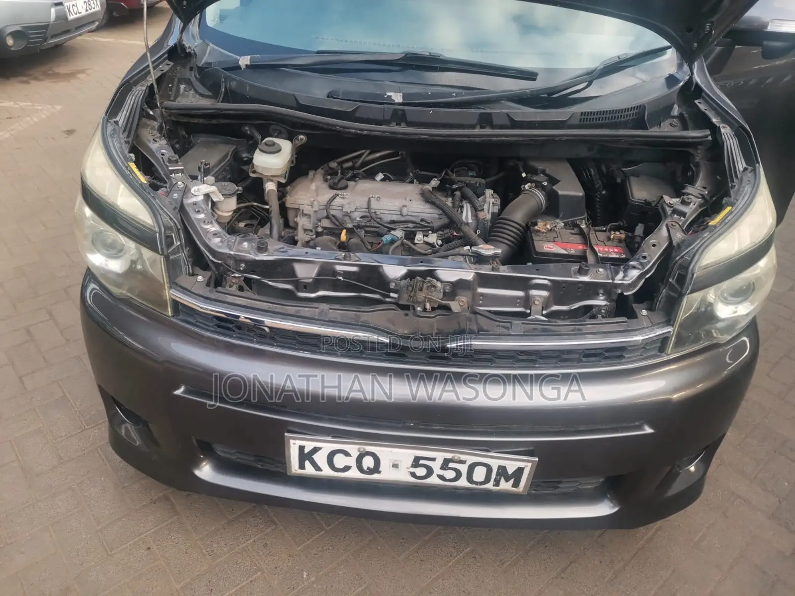 Toyota Noah 2.0 143hp FWD (7 Seater) 2012 Gray