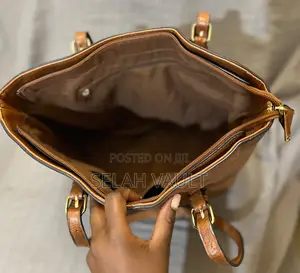 Brown Leather Tote Bag With Zip Closure