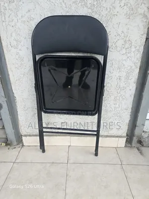 Simple Foldable Chairs With Paded Seating