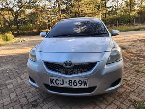 Toyota Belta 2010 Silver