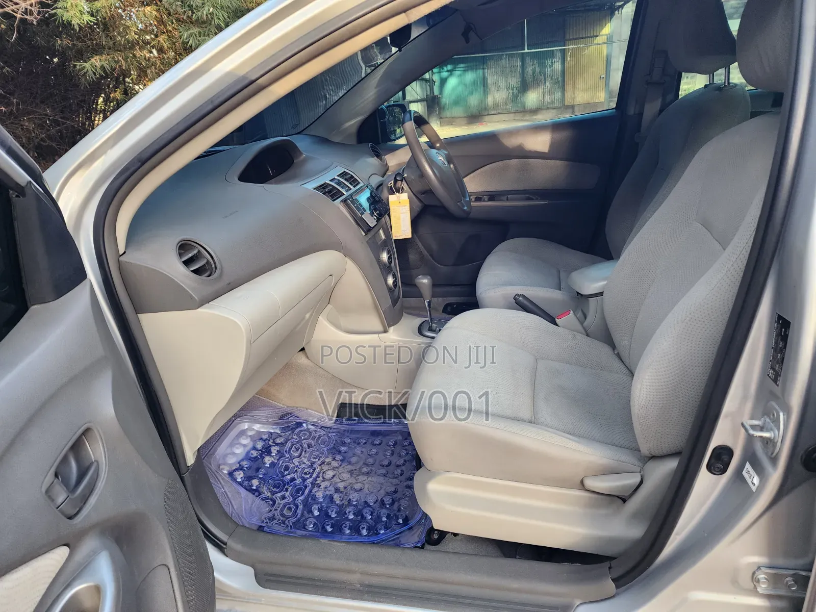 Toyota Belta 2010 Silver