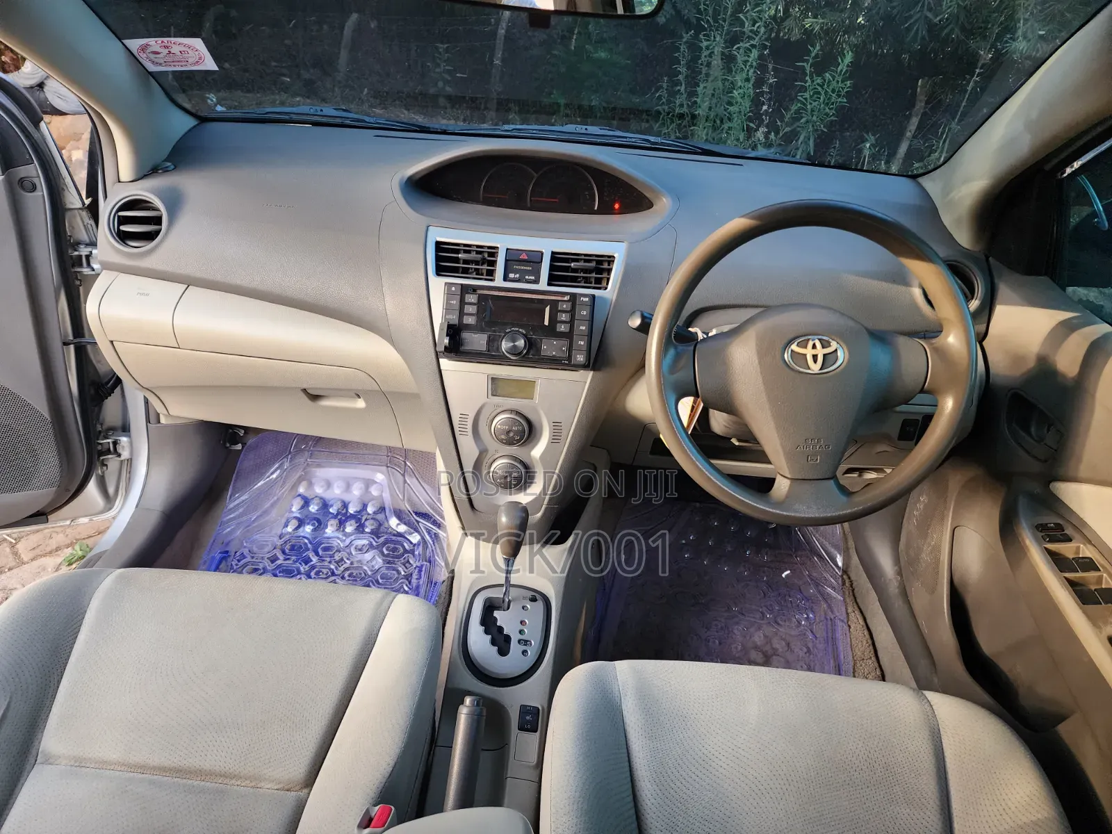 Toyota Belta 2010 Silver
