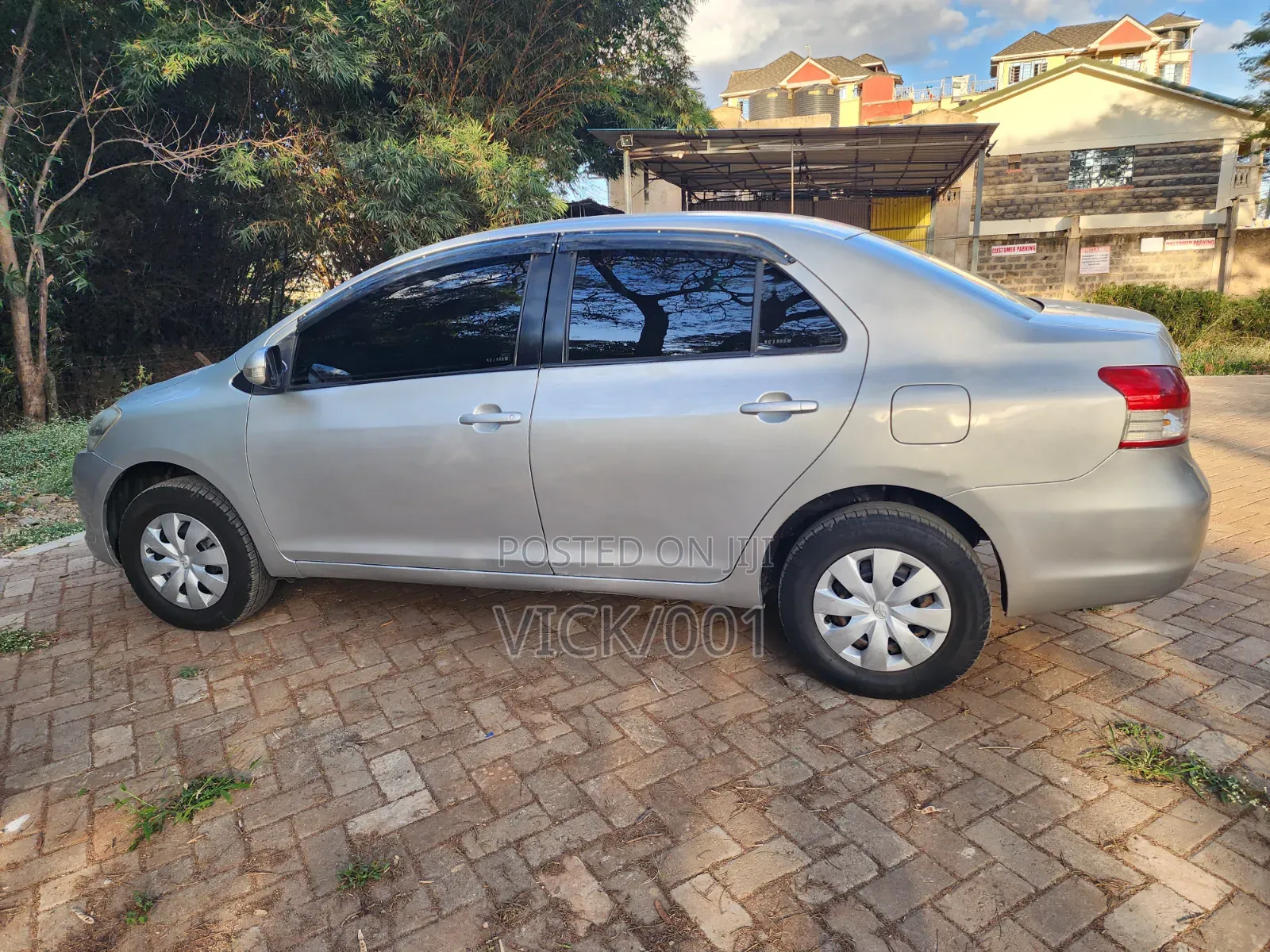 Toyota Belta 2010 Silver