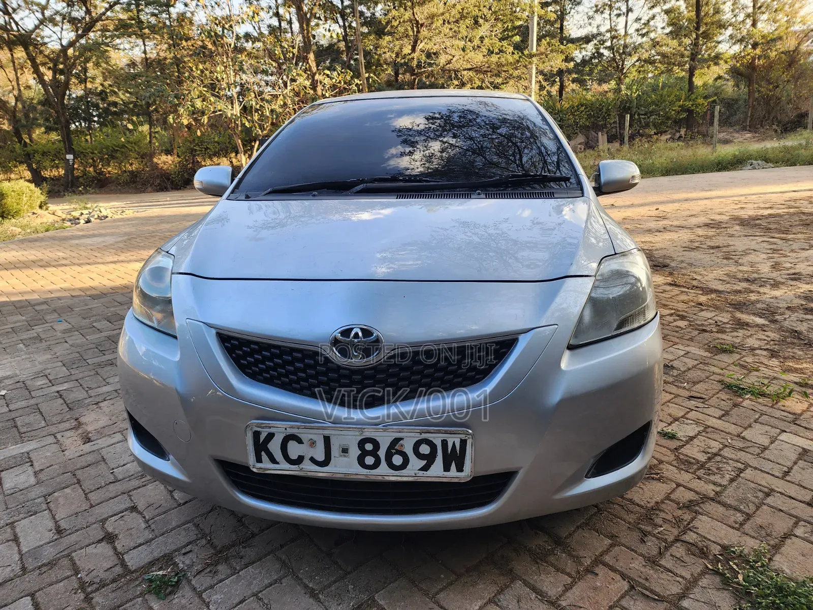 Toyota Belta 2010 Silver