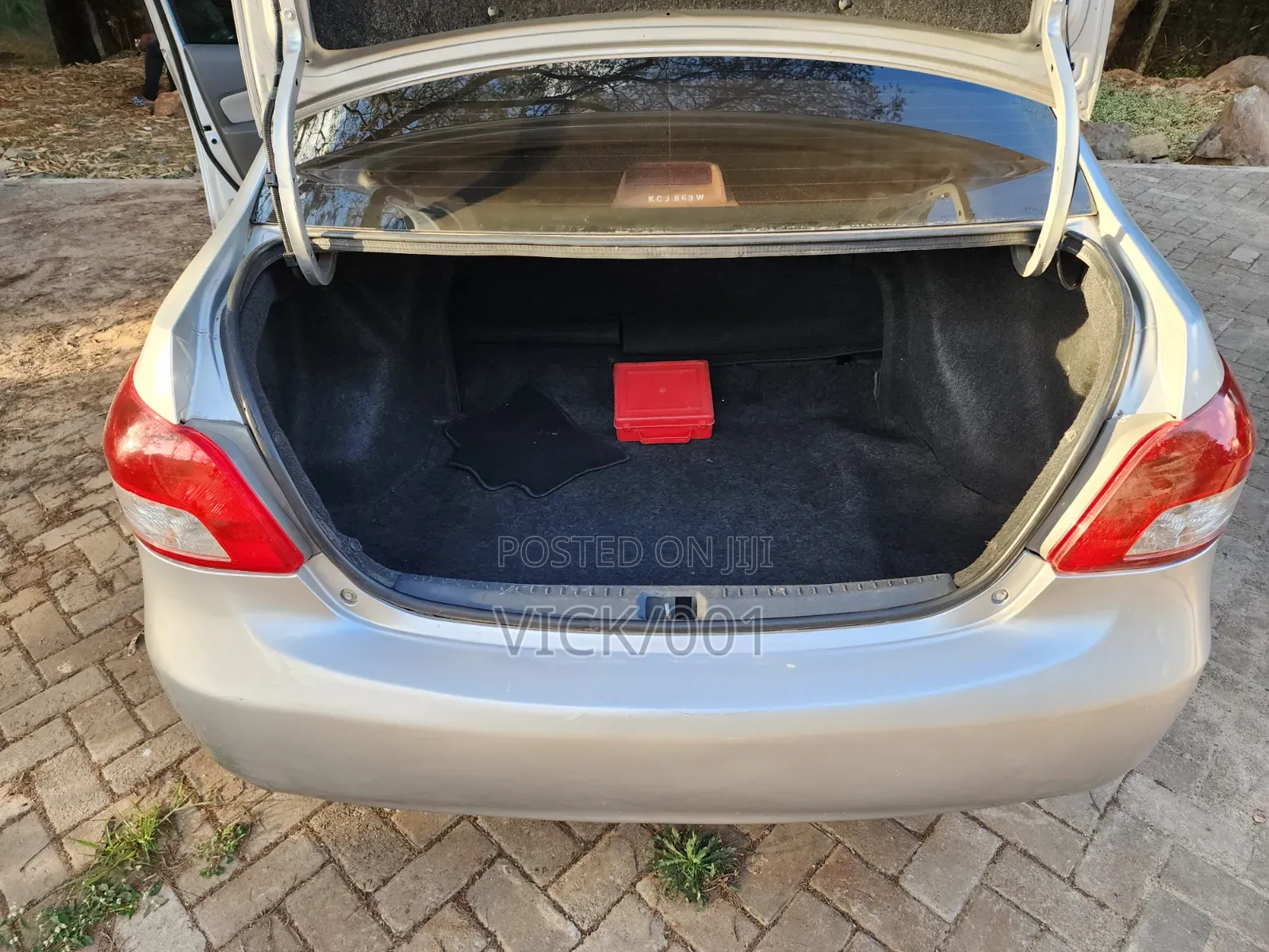 Toyota Belta 2010 Silver