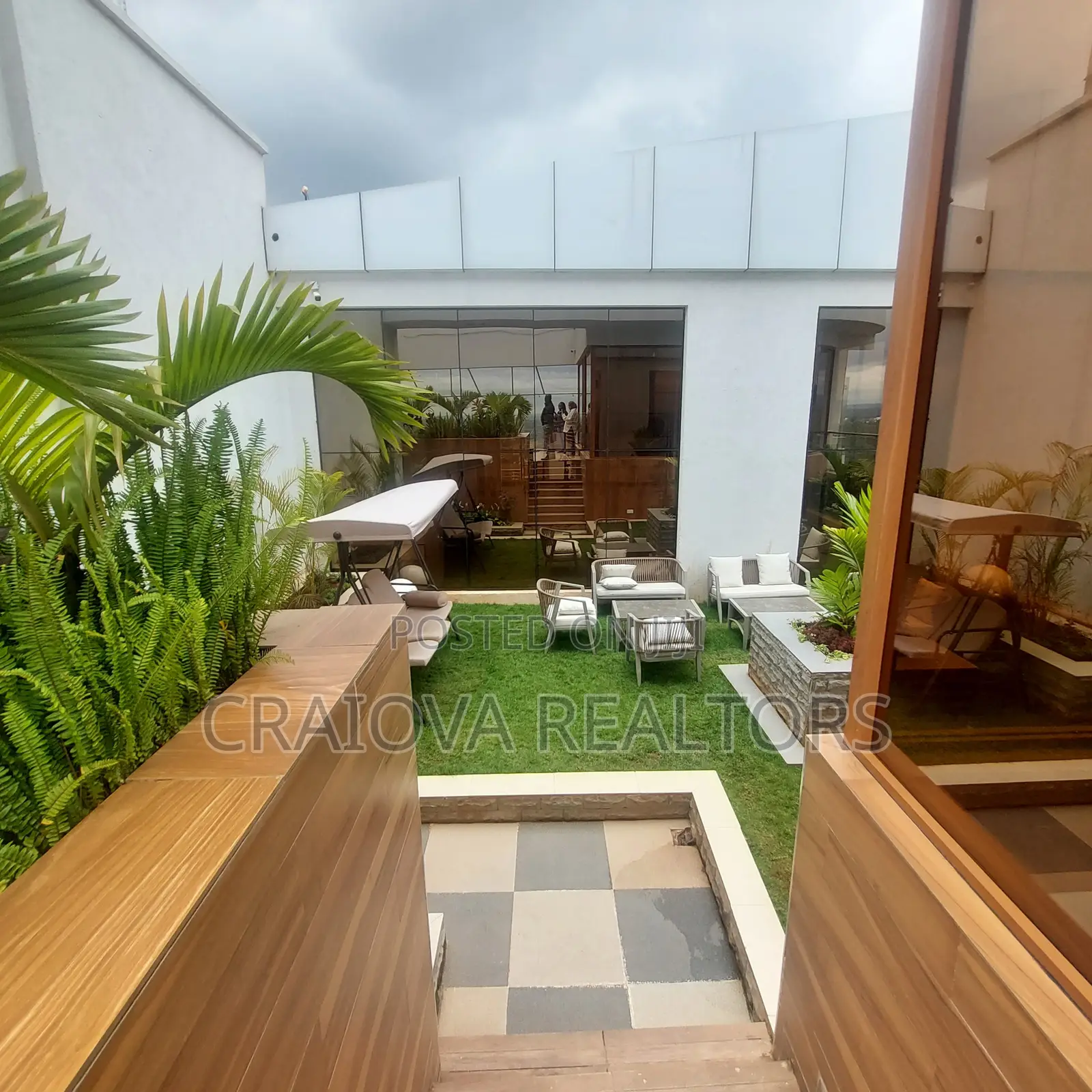 4bdrm Duplex in Spring Valley for rent