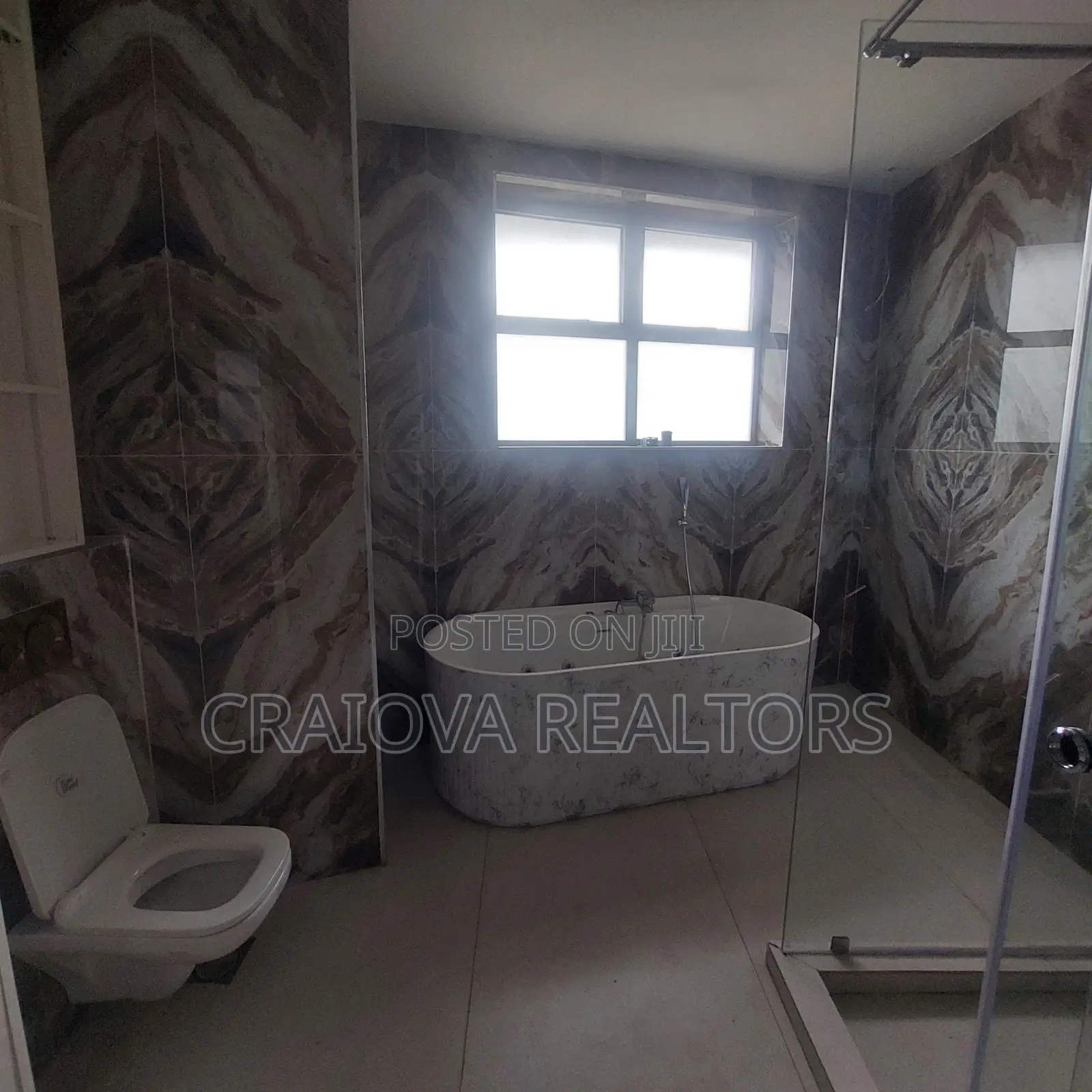 4bdrm Duplex in Spring Valley for rent