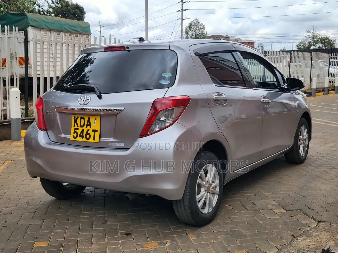 Toyota Vitz 1.3 FWD 5dr 2013 Silver