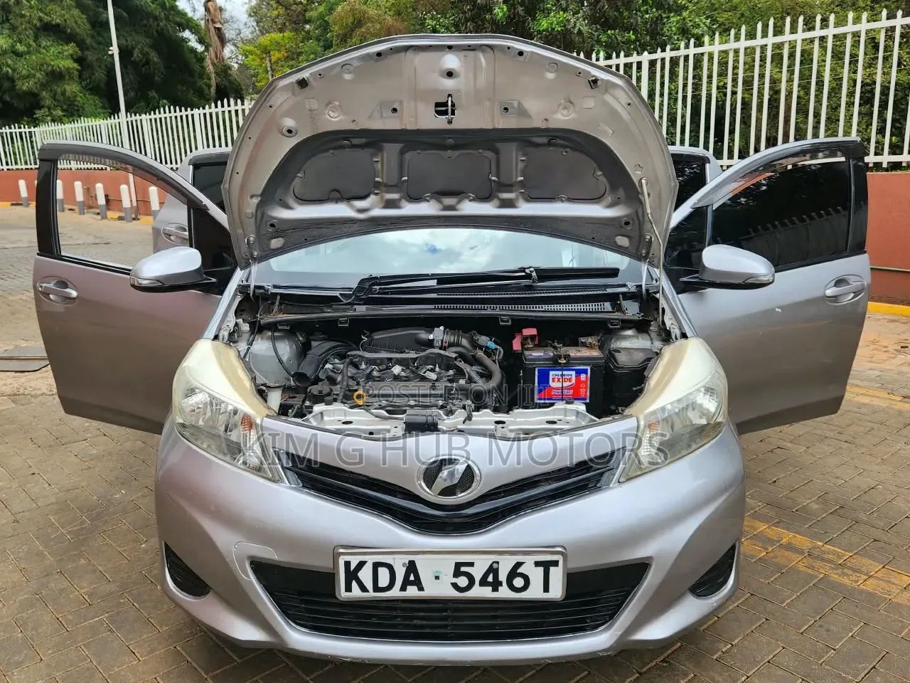 Toyota Vitz 1.3 FWD 5dr 2013 Silver