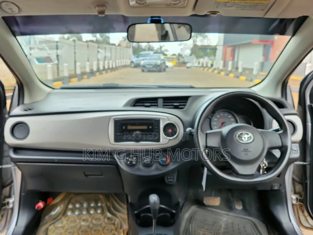 Toyota Vitz 1.3 FWD 5dr 2013 Silver