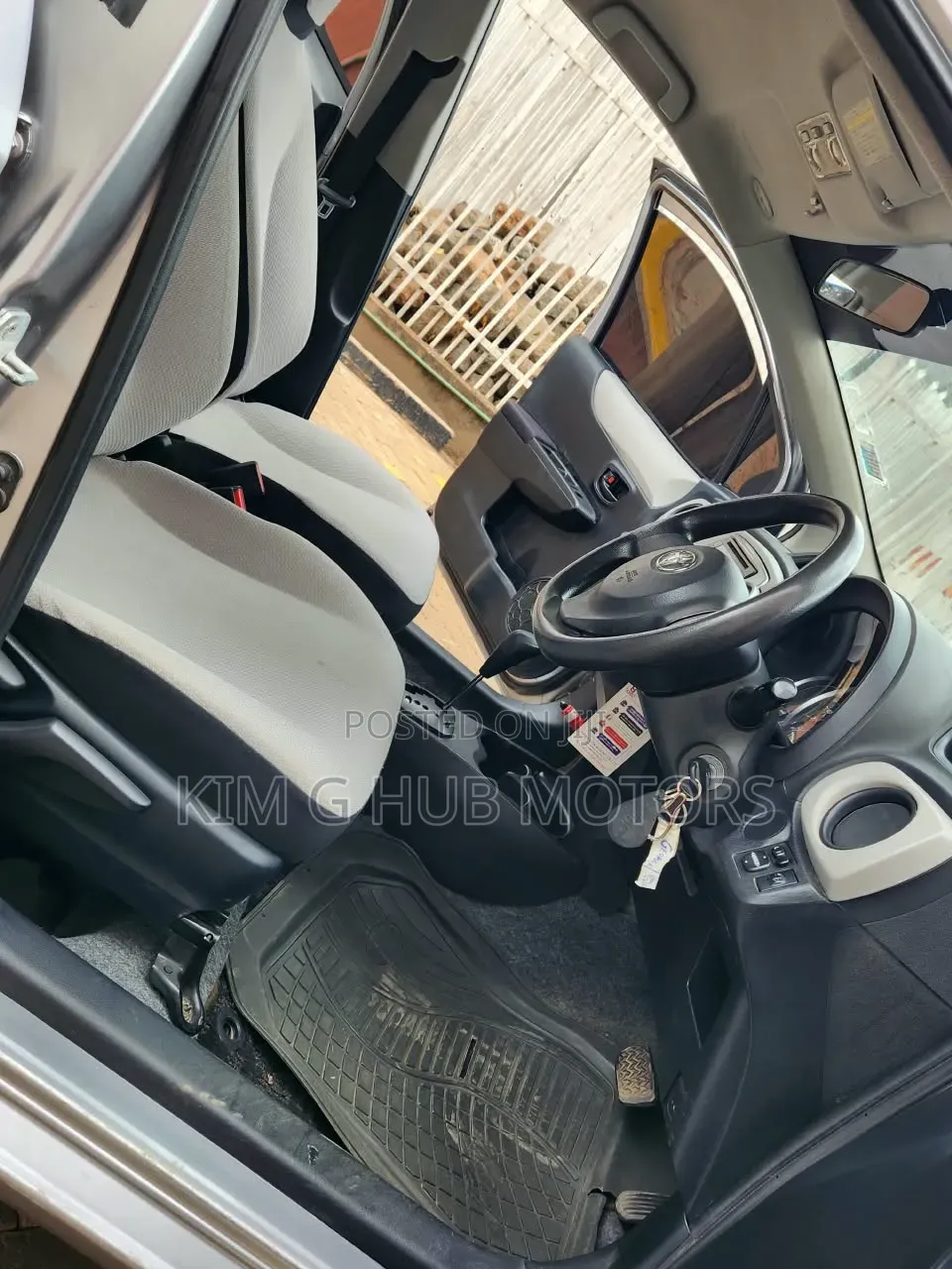 Toyota Vitz 1.3 FWD 5dr 2013 Silver