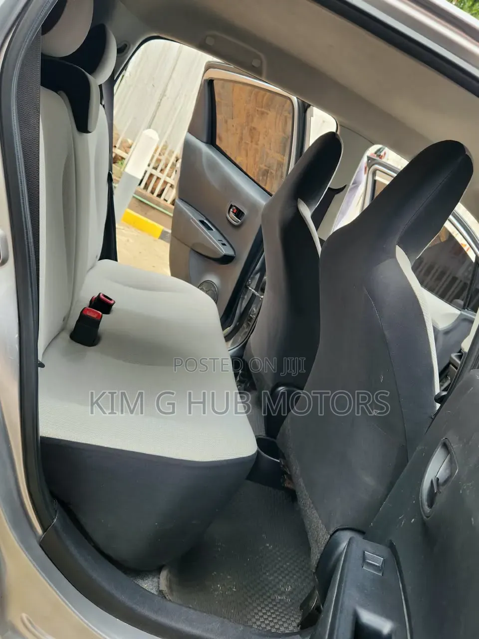 Toyota Vitz 1.3 FWD 5dr 2013 Silver