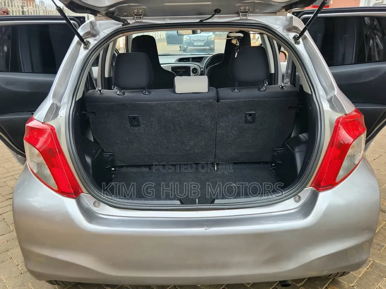 Toyota Vitz 1.3 FWD 5dr 2013 Silver